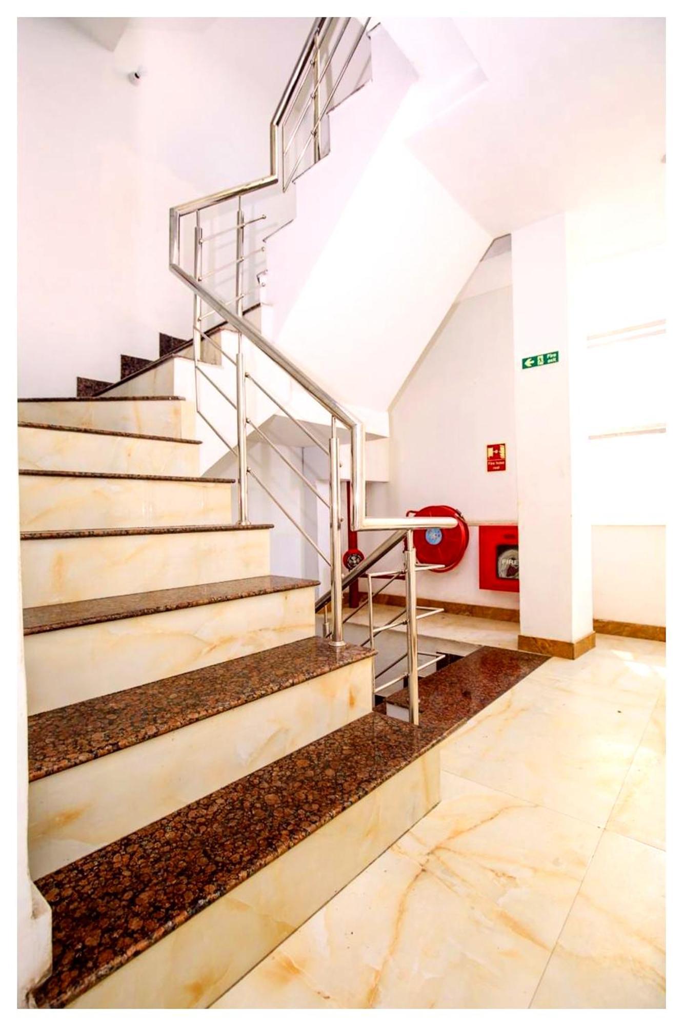 Hotel Premium Travellers # Inn Near Temple - Fully Air Conditioning Hotel - Hygiene And Spacious Room - A Top Rated Luxuary Hotel Merces Luaran gambar