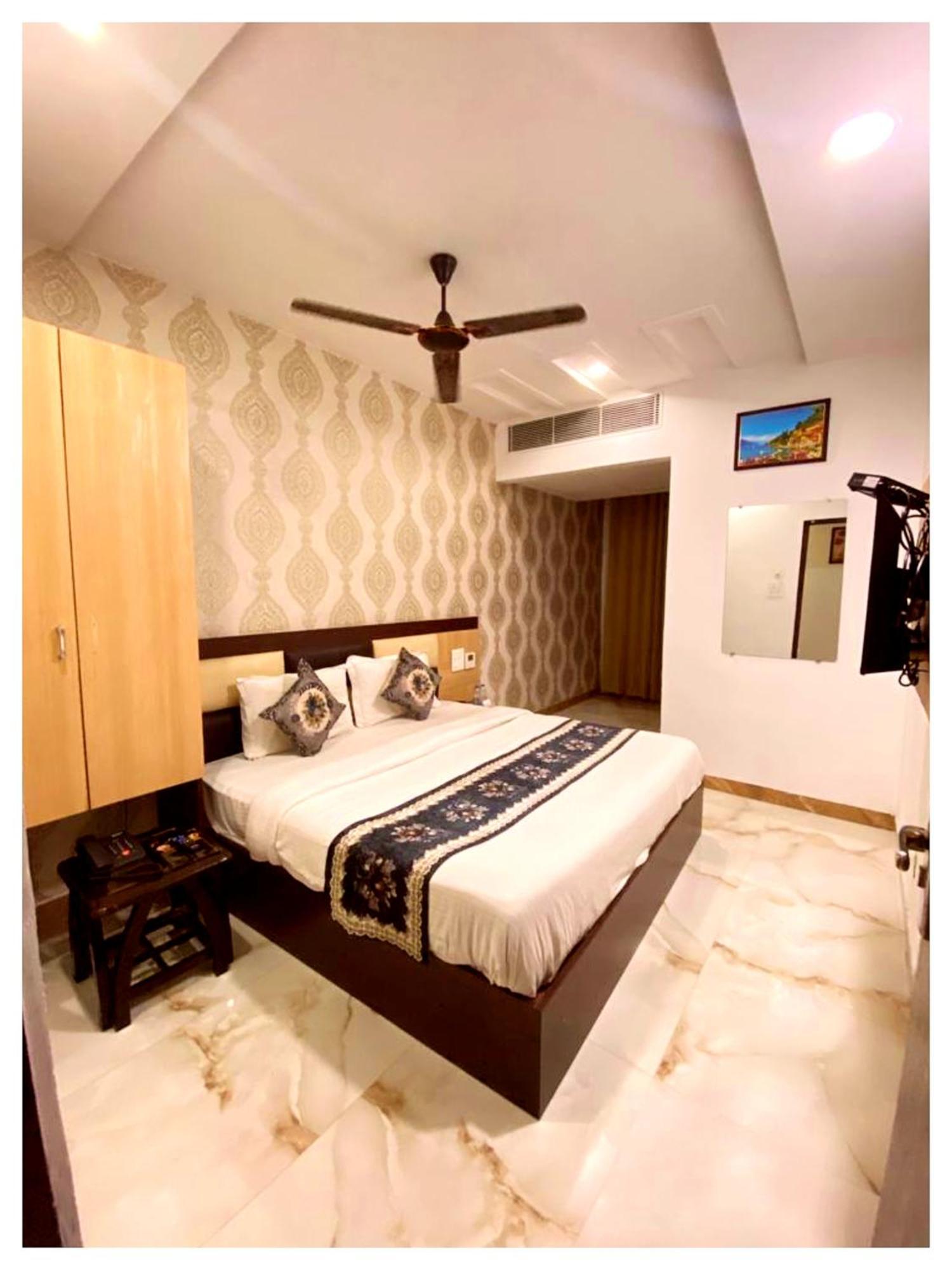 Hotel Premium Travellers # Inn Near Temple - Fully Air Conditioning Hotel - Hygiene And Spacious Room - A Top Rated Luxuary Hotel Merces Luaran gambar