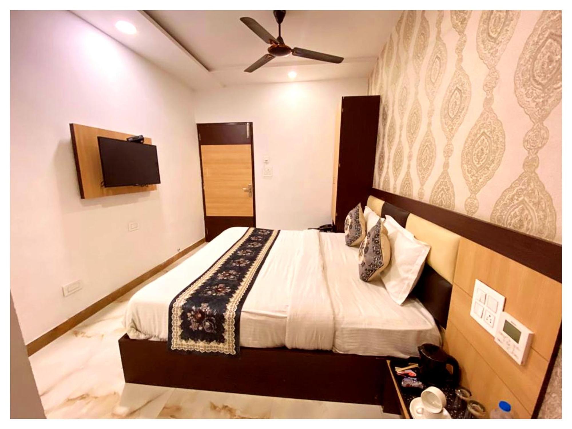 Hotel Premium Travellers # Inn Near Temple - Fully Air Conditioning Hotel - Hygiene And Spacious Room - A Top Rated Luxuary Hotel Merces Luaran gambar